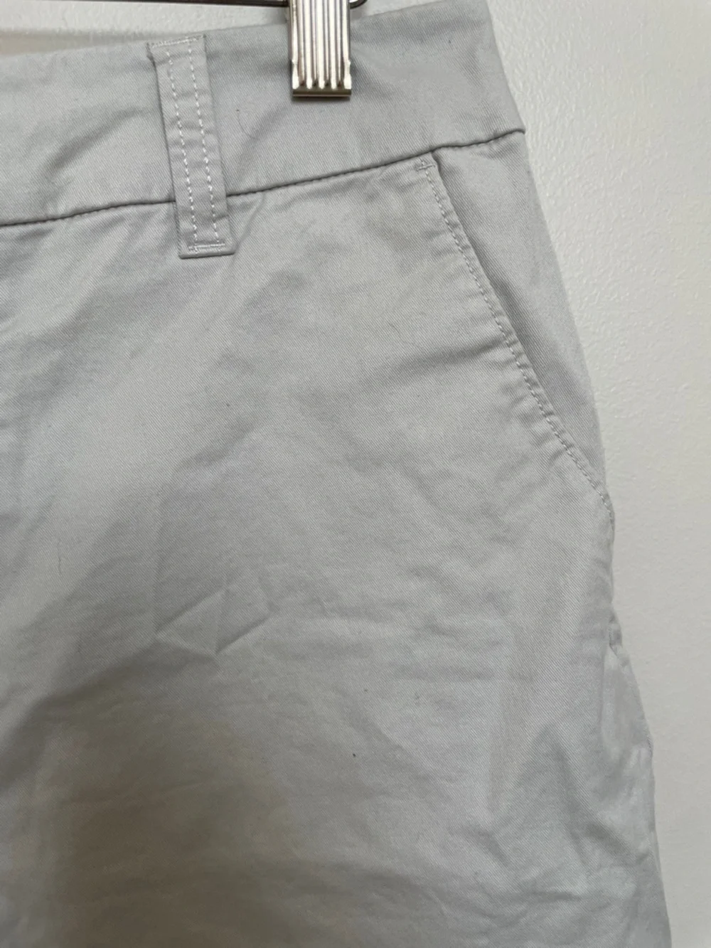 matty m Light Gray Women's Bermuda Shorts Size M